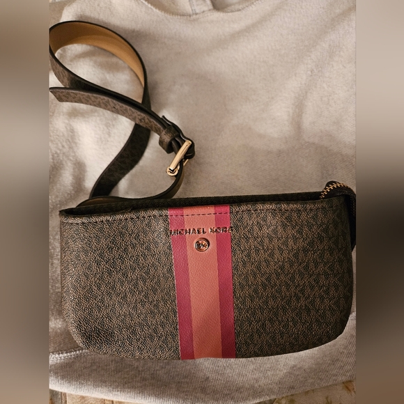 Used Like New MK Belt Bag - Picture 2 of 9
